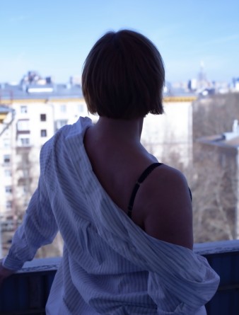 Девушка массажистка Лена Луна, салон Лена Луна