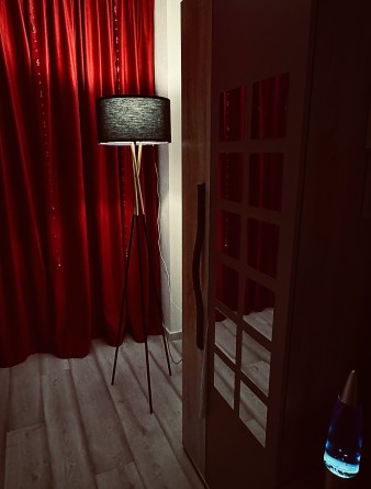 Девушка массажистка Лена Луна, салон Лена Луна